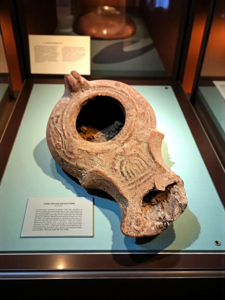 last/ Ancient Herodian oil lamp - 1