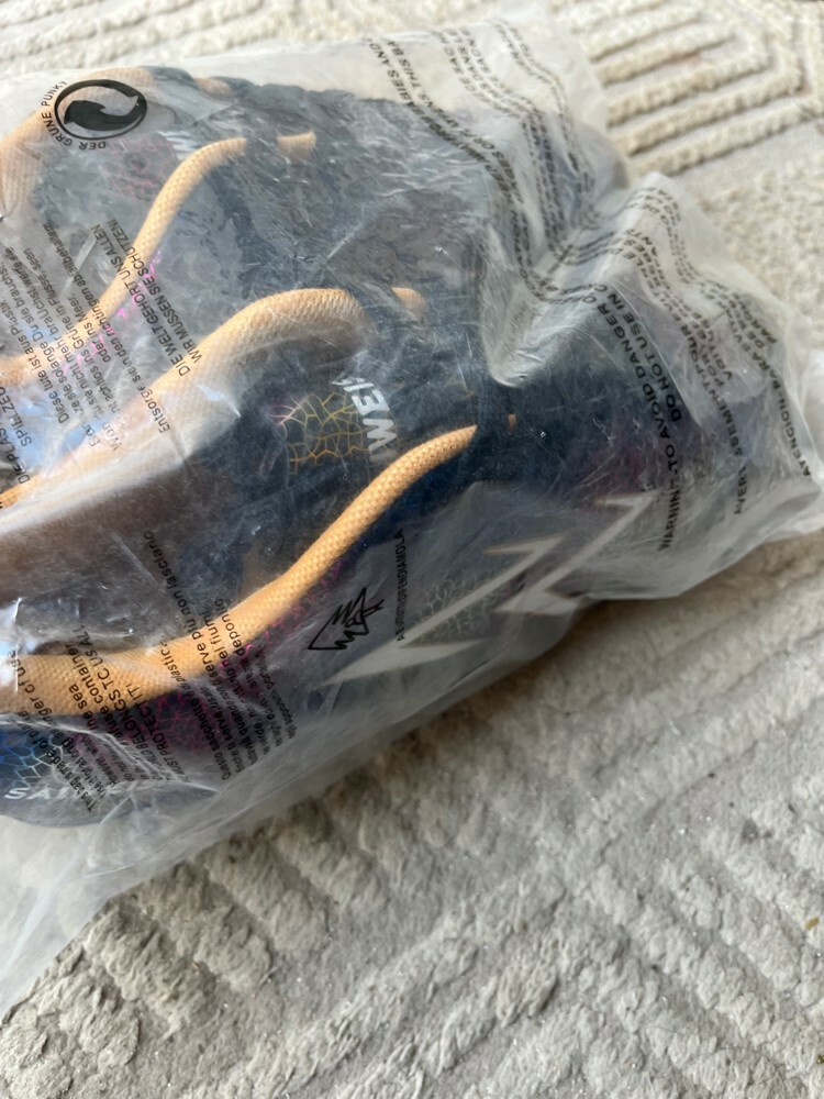New brain shoes for soccer ball - 1