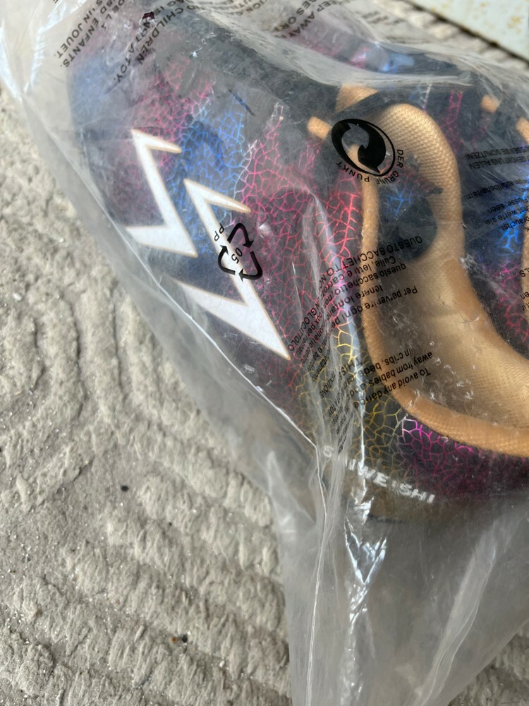 New brain shoes for soccer ball - 3