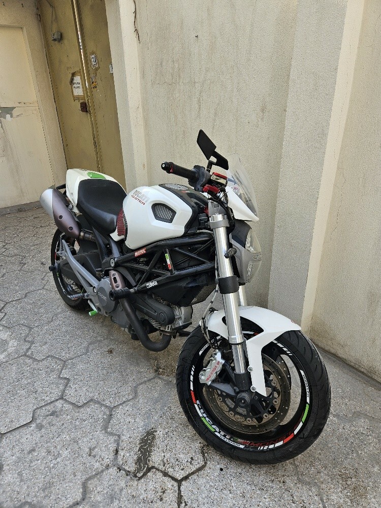 ducati monster 696 abs - 5
