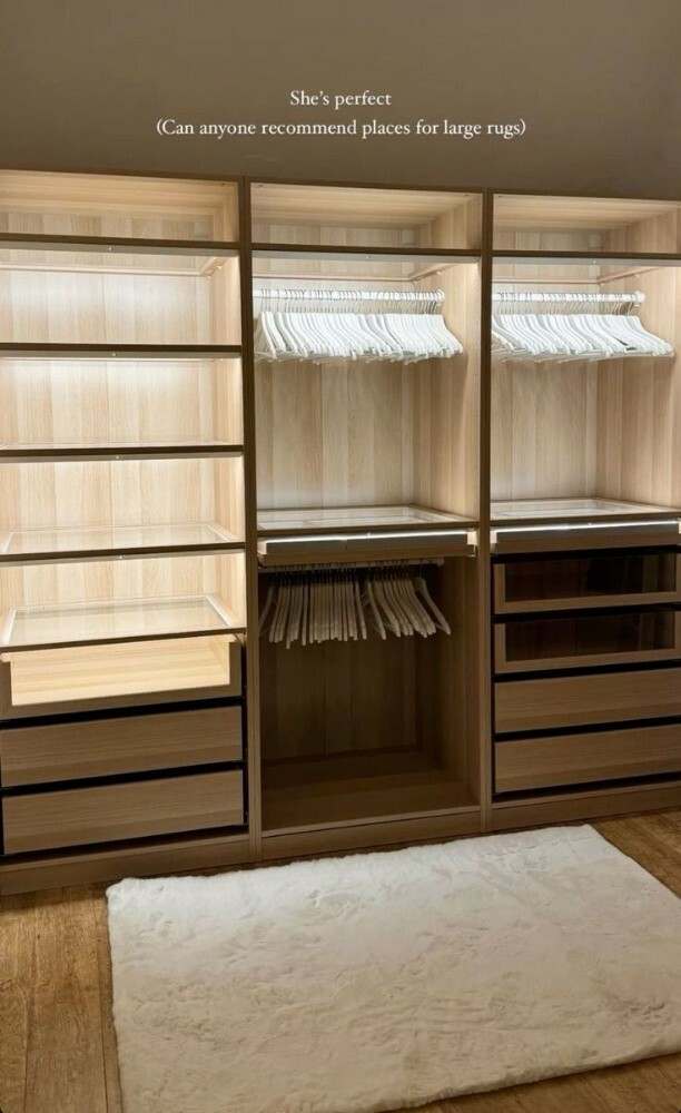 Cabinet and weardop. - 10