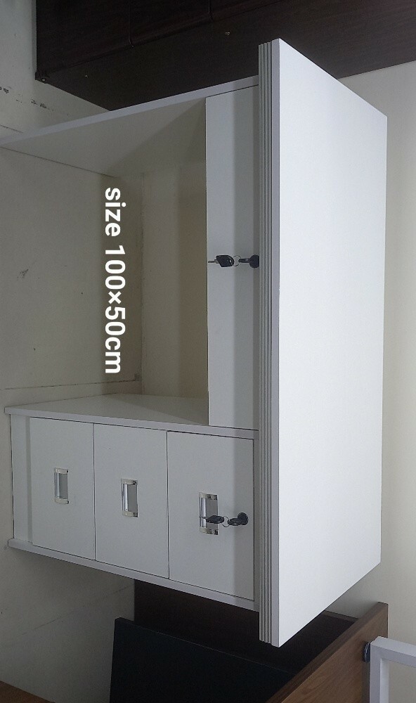 Office table. com Chair - 4