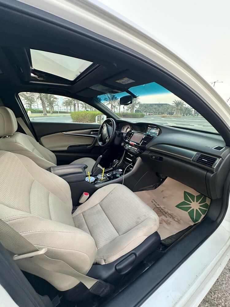 Honda accord coupe - 7