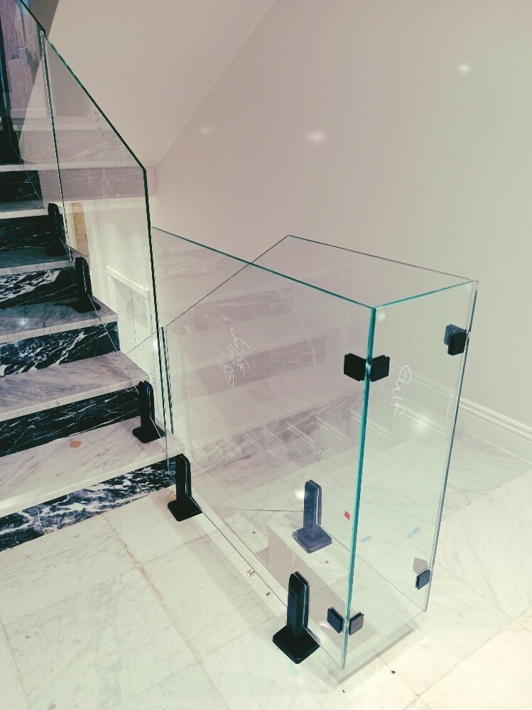 Diamond Glass and Mirror House - 19