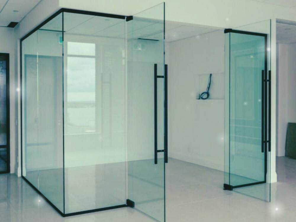 Diamond Glass and Mirror House - 14