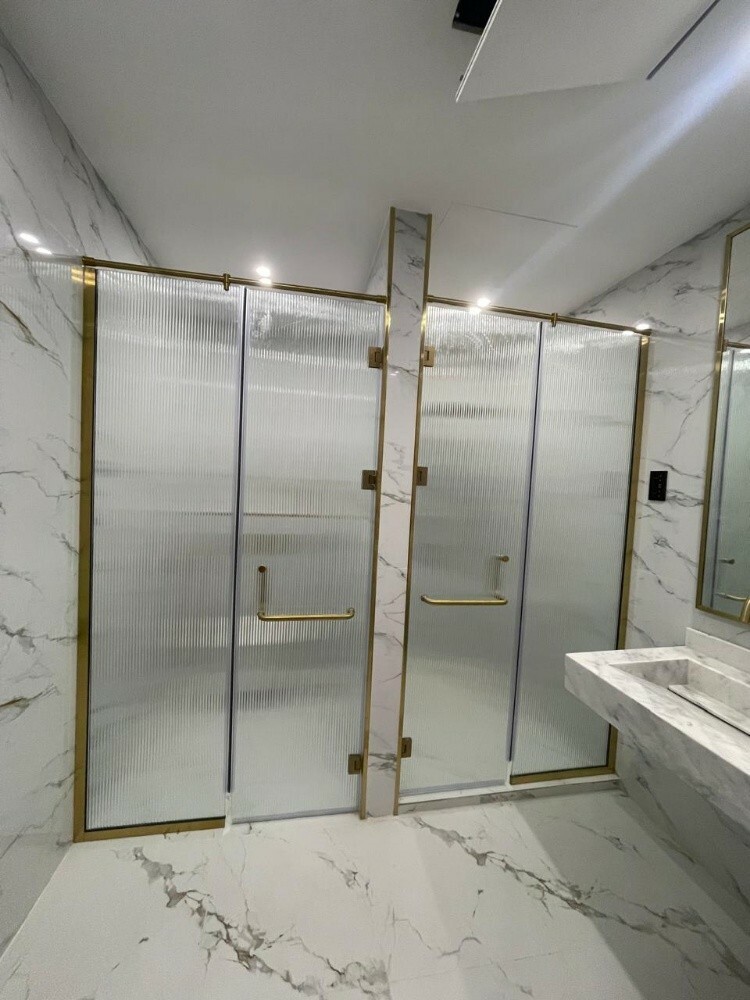 Diamond Glass and Mirror House - 11