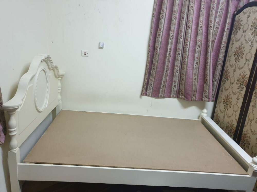 Almost new wide single bed - 1