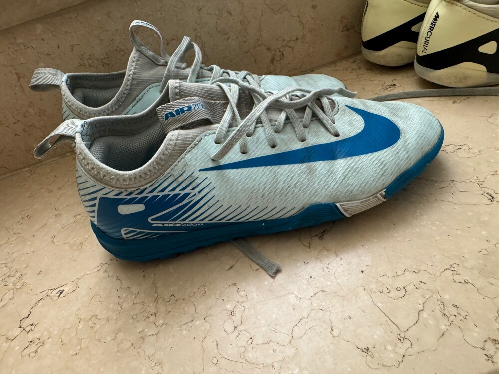 football shoes - 1