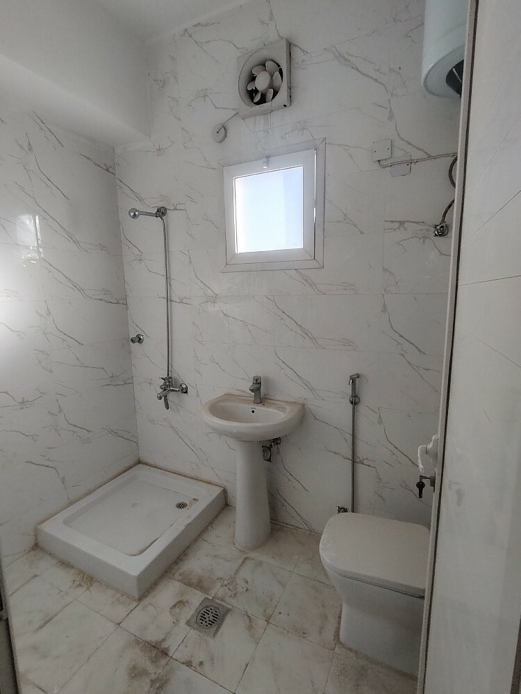 Store 200M,Kitchens,2Toilets - 8
