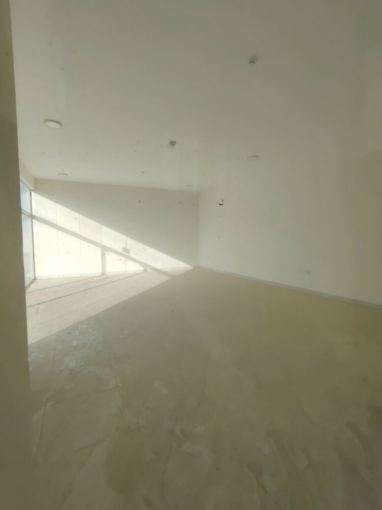 Store 200M,Kitchens,2Toilets - 6