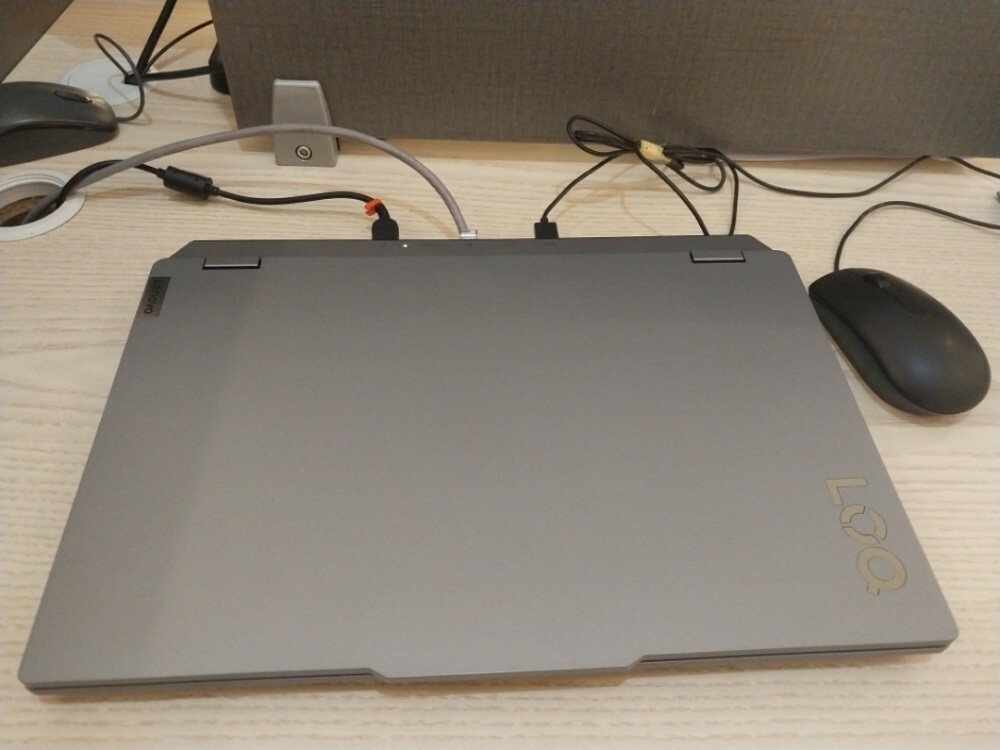 Laptop LOQ LENOVO - 4
