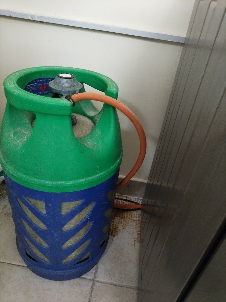 Gas stove&oven and gas cylinder - 2