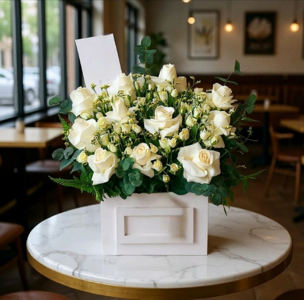Box flower arrangement White rose - 1