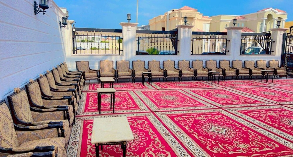 طاولات دائريه ومستطلية وكراسي - 15