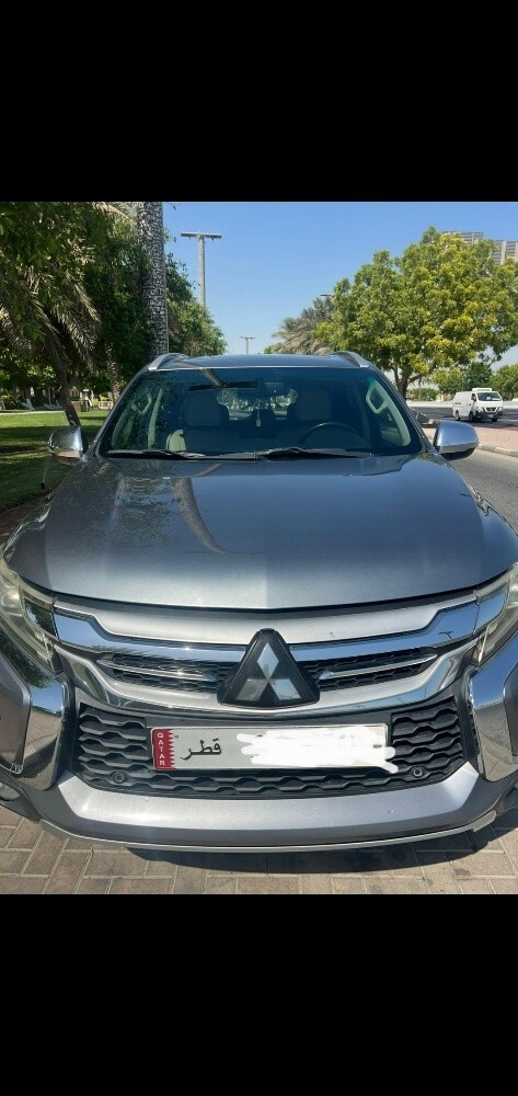 Mitsubishi Montero - 1