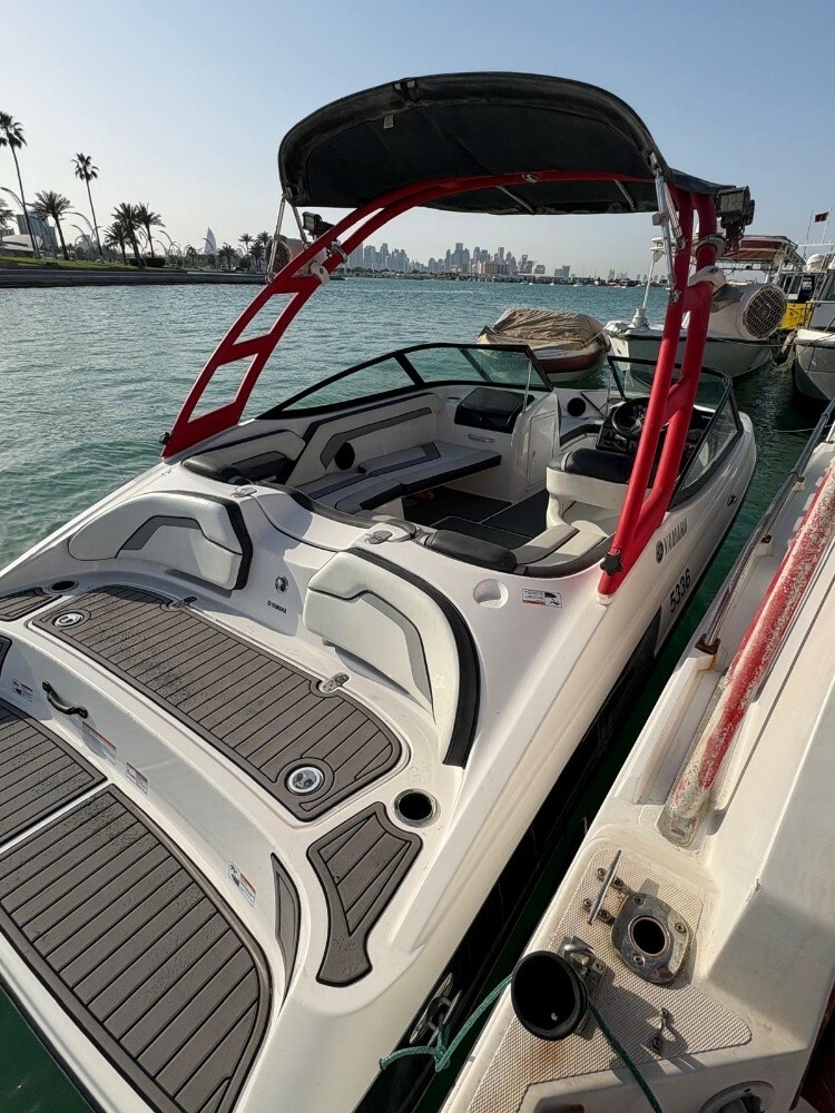 yamaha jet boat - 18