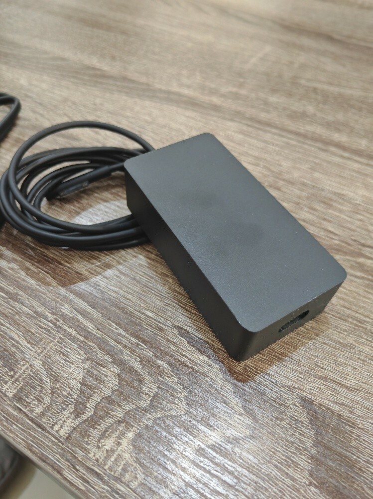 Surface Charger 102W - 2