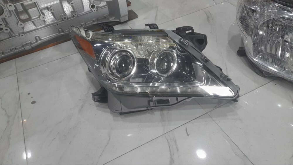 Lexus lx570 headlight original - 1