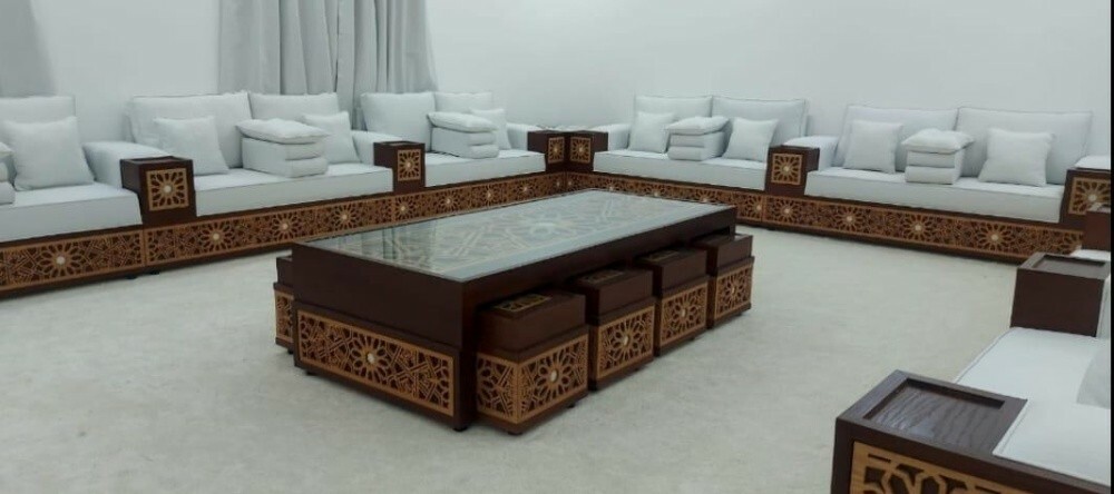 أريكة وستائر بتصميم عربي. - 12