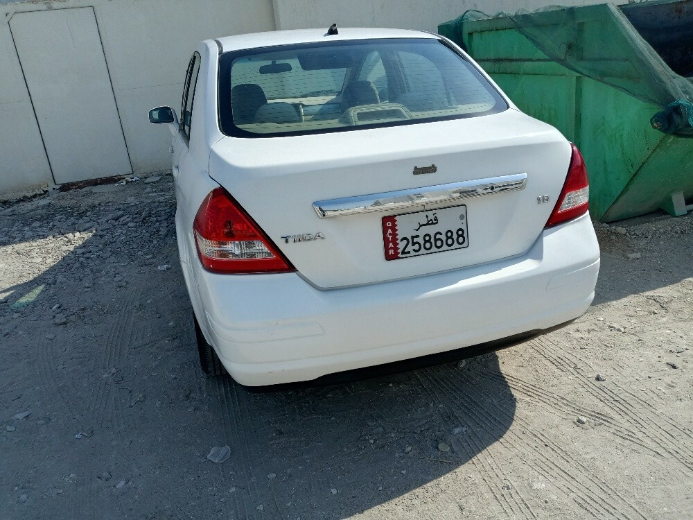 Urgent sale Nissan tida 2012 - 1