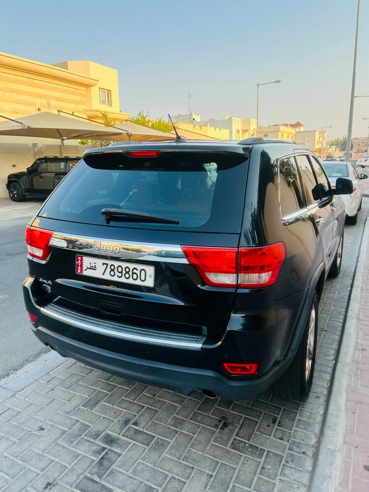 jeep grand cherokee  - 2