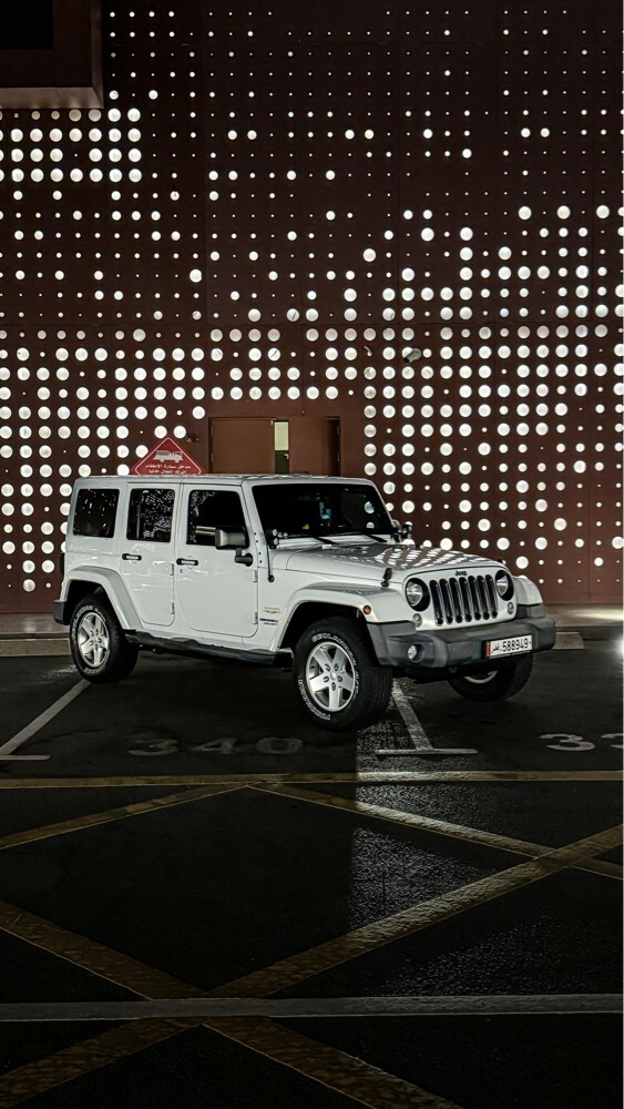 Jeep Wrangler Sahara JKU - 1
