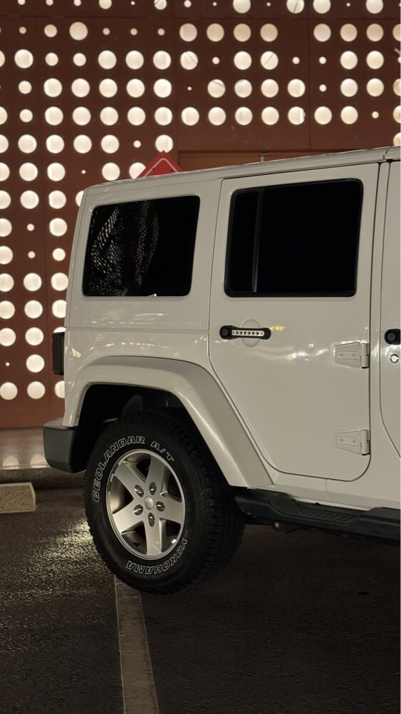 Jeep Wrangler Sahara JKU - 8