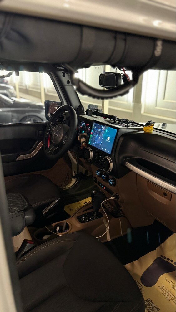 Jeep Wrangler Sahara JKU - 12