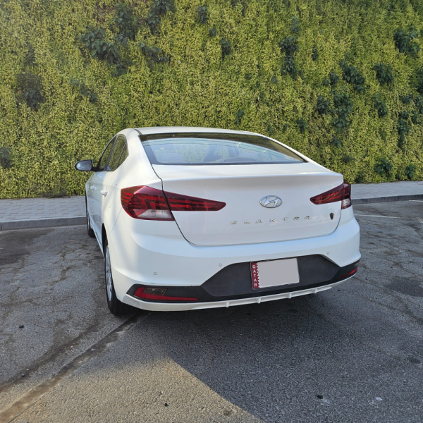 Hyundai Elantra - 4