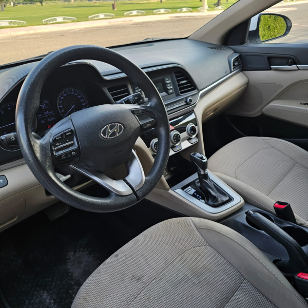 Hyundai Elantra - 8