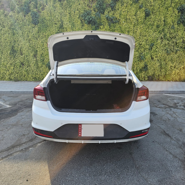 Hyundai Elantra - 5