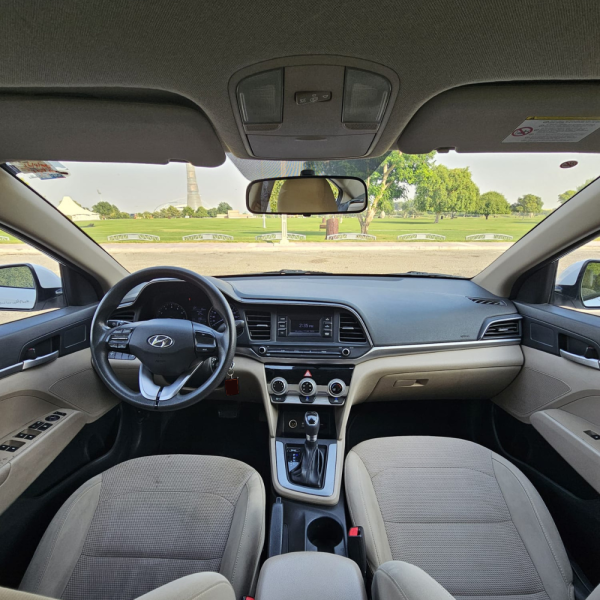 Hyundai Elantra - 7