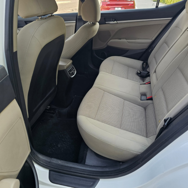 Hyundai Elantra - 9