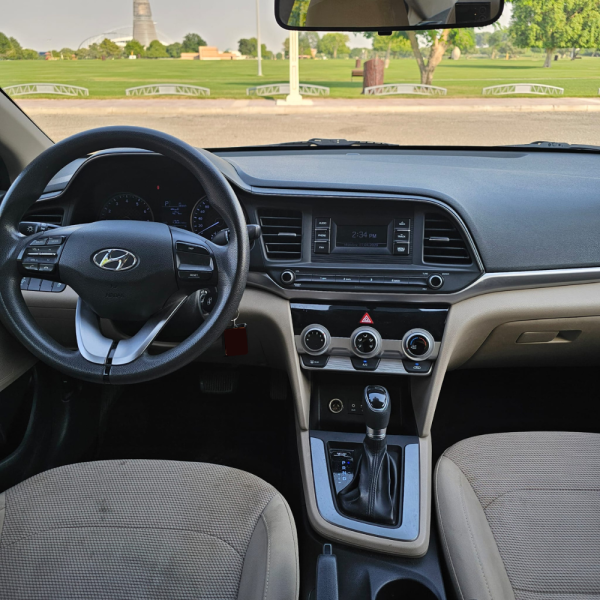 Hyundai Elantra - 6