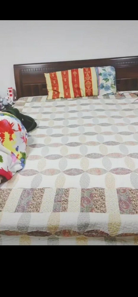 Queen size bed - 1