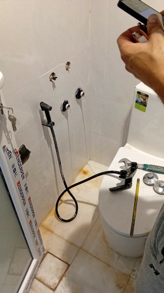 مطلوب سباك للعمل - 1