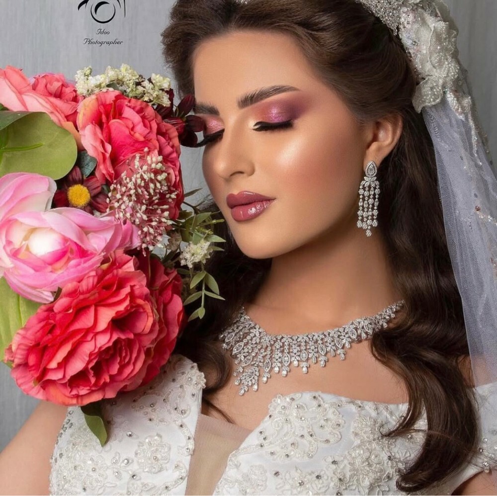 Pro makeup artist - 1