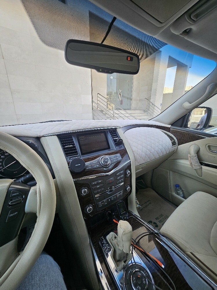 Nissan Patrol 2010 LE for sale - 8