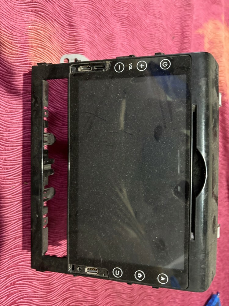 LAND CRUISER SCREEN  - 2