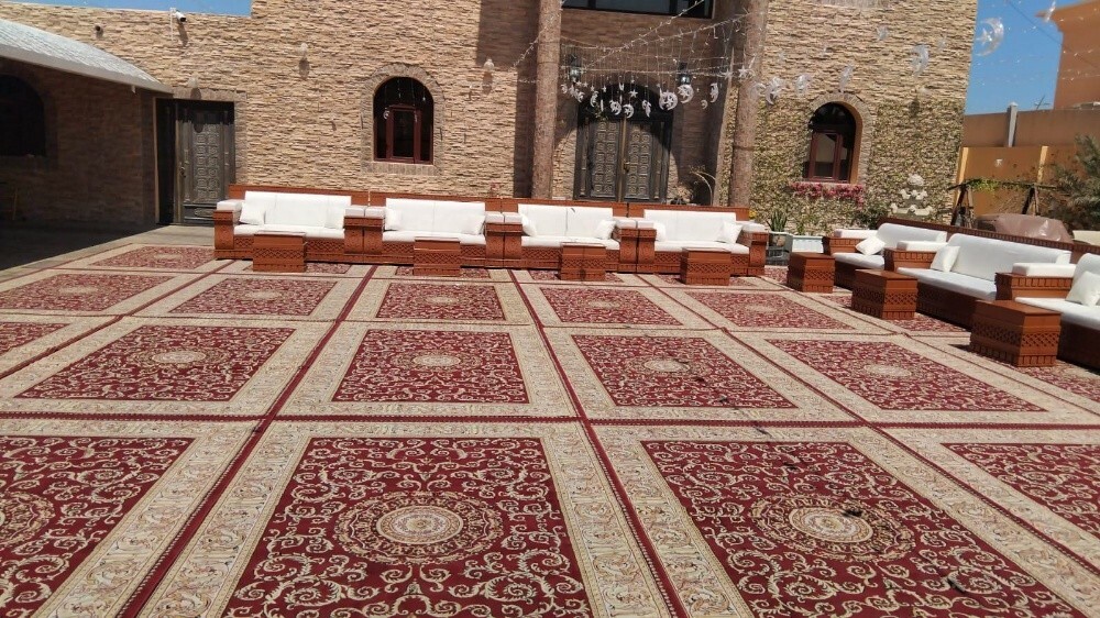 كنب وسجاد احمر وزينه - 3