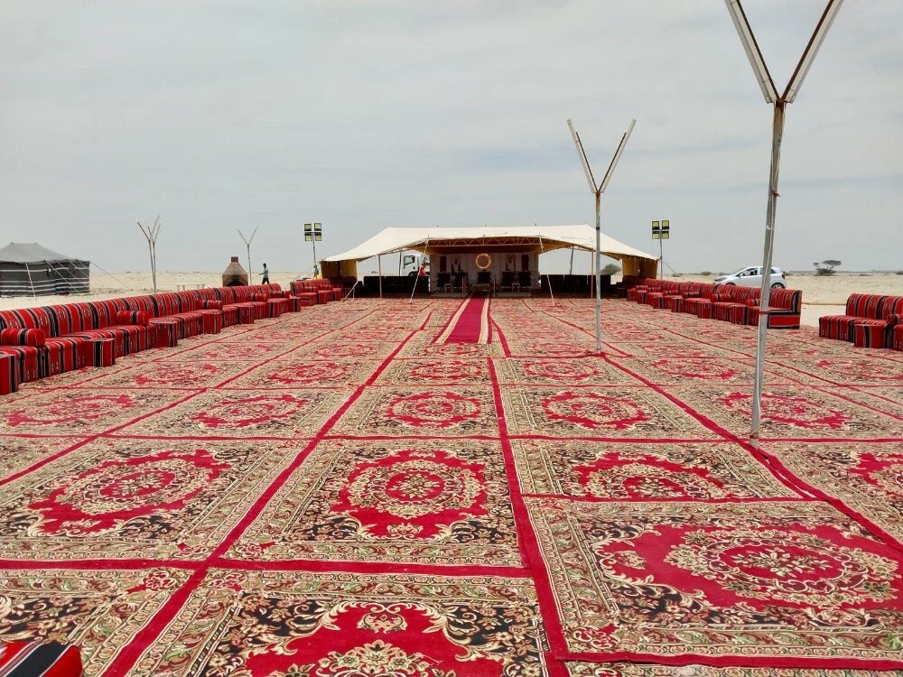 كنب وسجاد احمر وزينه - 5