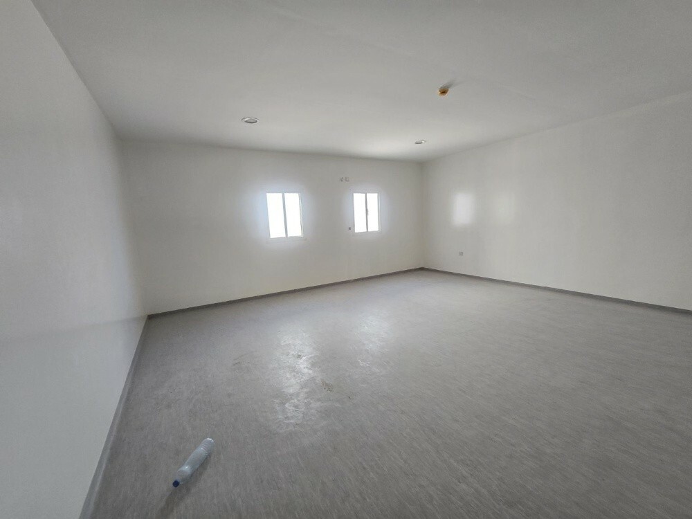 Plot Area 8600 Sqm Warehouse with - 8