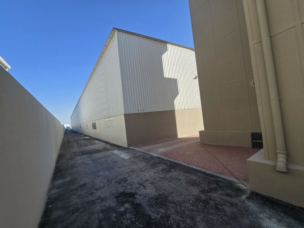 Plot Area 8600 Sqm Warehouse with - 11