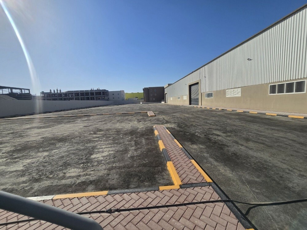 Plot Area 8600 Sqm Warehouse with - 1