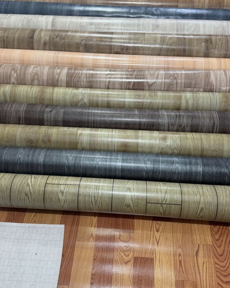 Plastic wallpaper and flooring. - 9