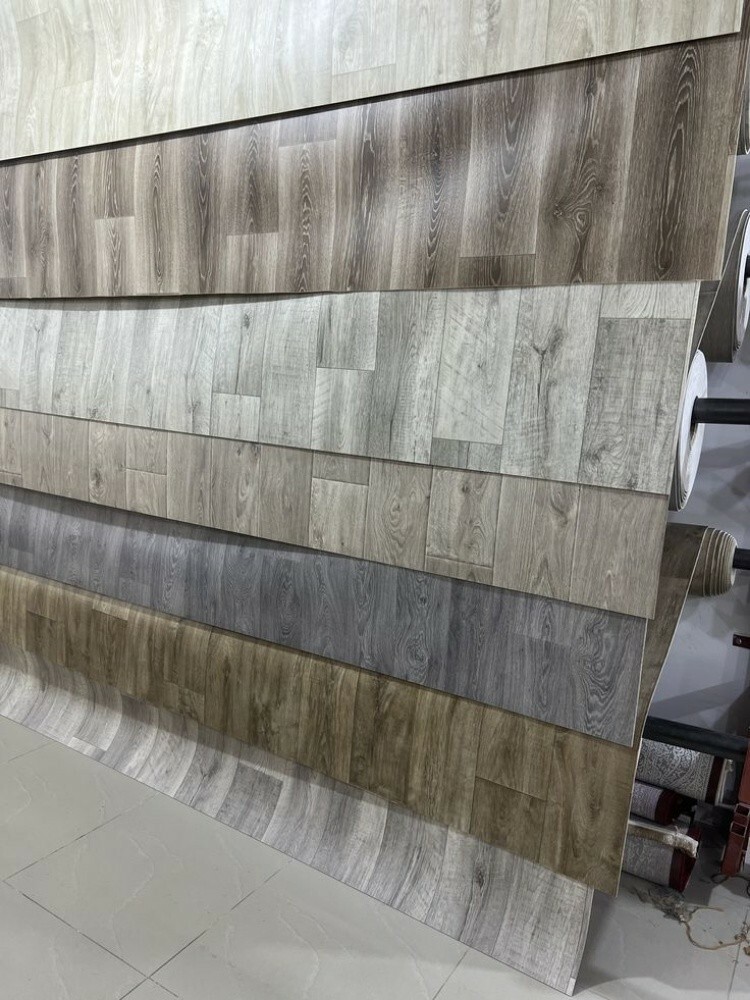 Plastic wallpaper and flooring. - 6