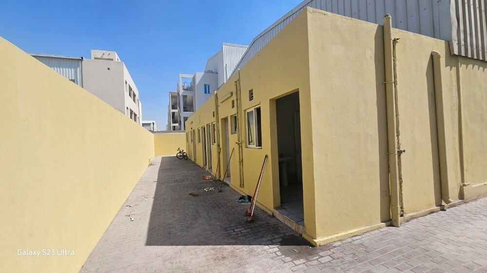 For rent, store in the pool of th - 4