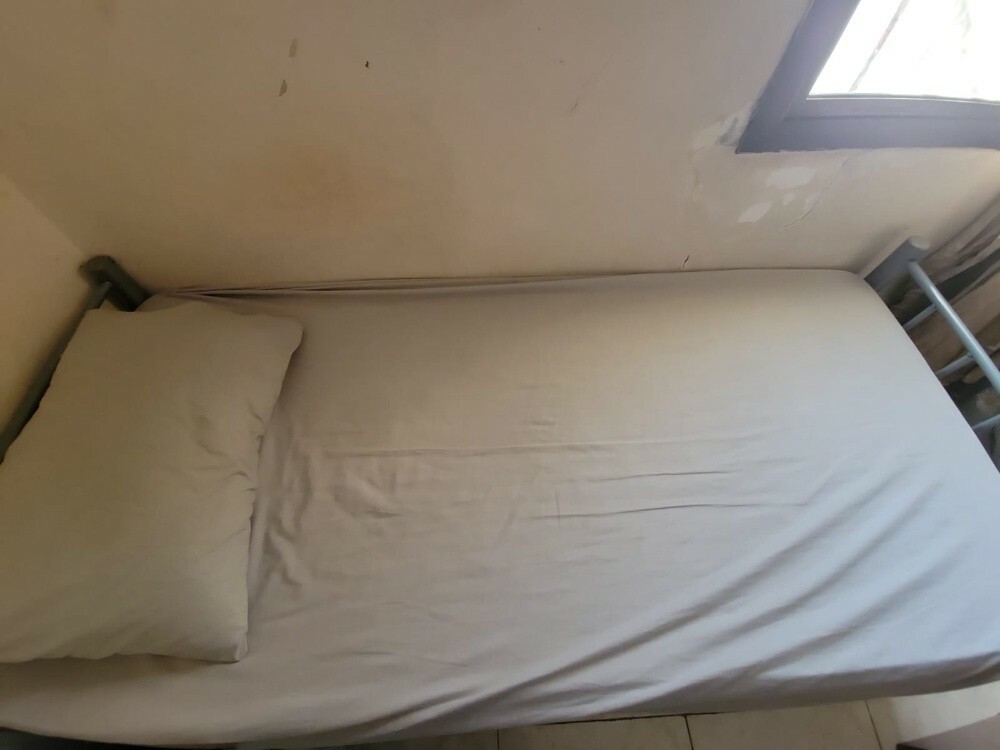 single bed with extra mattress - 2