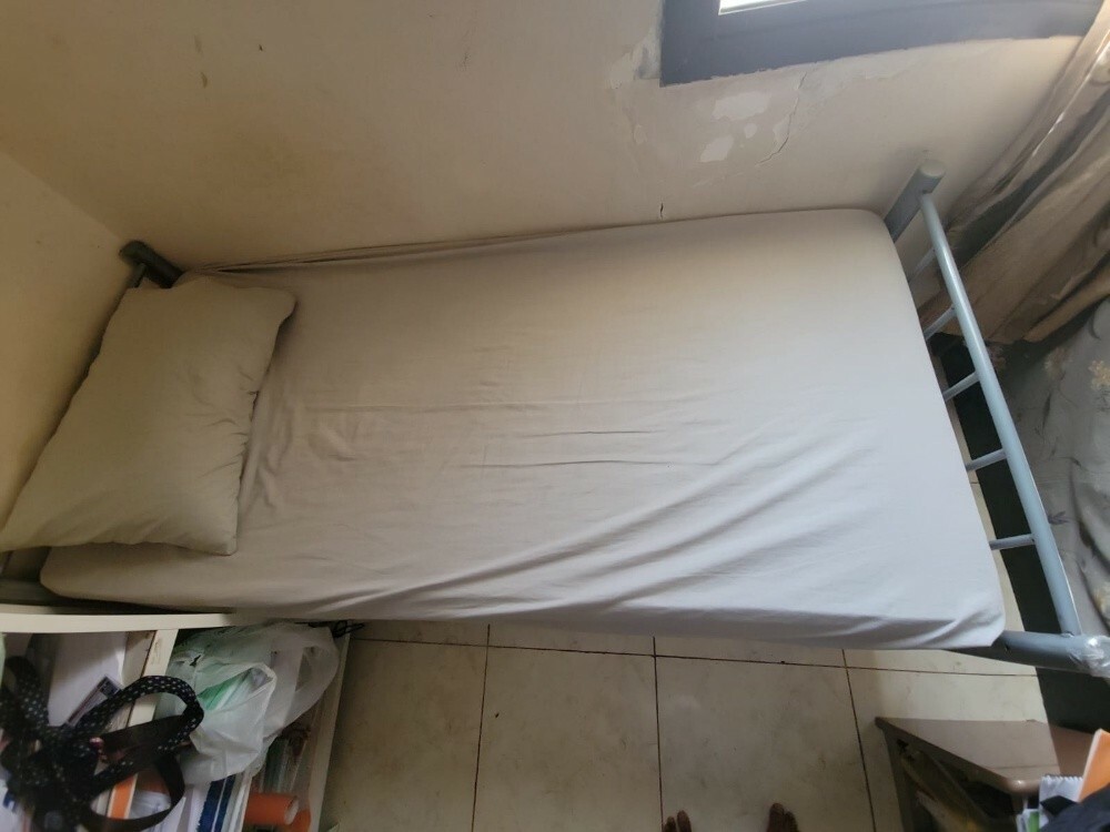 single bed with extra mattress - 3