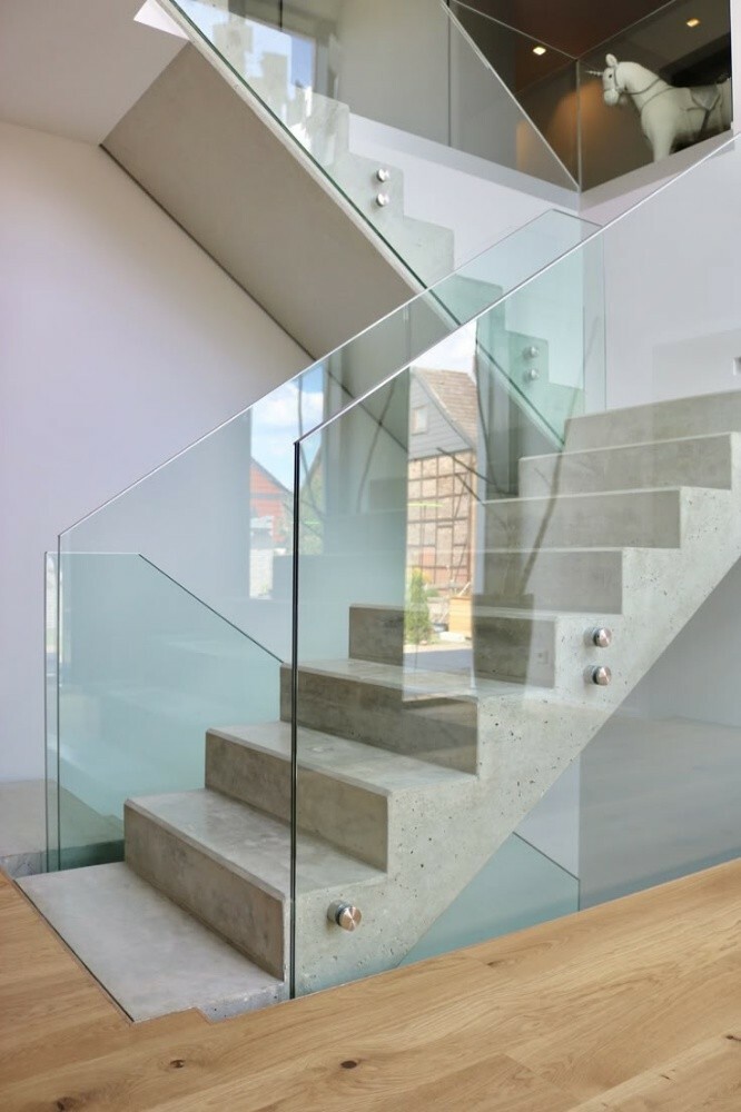Diamond Glass and Mirror House - 23